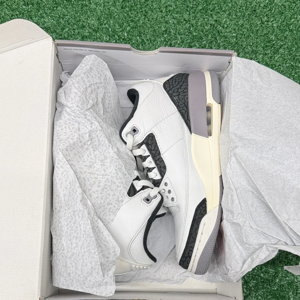 Air Jordan 3 Retro Cement Grey. Men’s size 9.5. Like new condition with OG Box - Picture 8 of 9